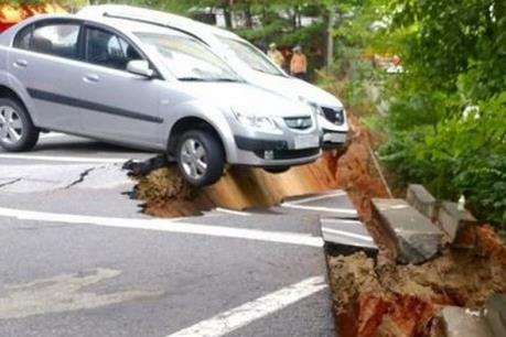 Hàng trăm người phải sơ tán do hố sụt lún tại thủ đô Seoul