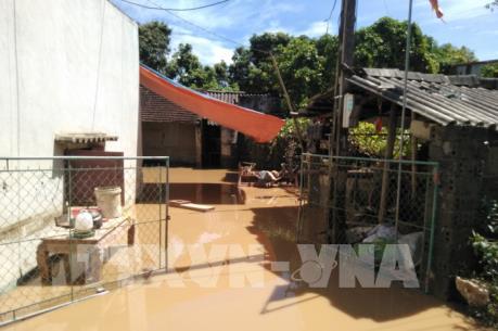 Mưa lớn kéo dài tại Thanh hóa gây sạt lở và cô lập nhiều thôn bản