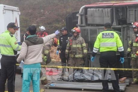 Tai nạn xe khách ở Ecuador làm 11 người thiệt mạng