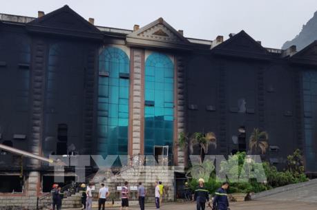 Hòa Bình: Cháy lớn tại sân golf Phượng Hoàng