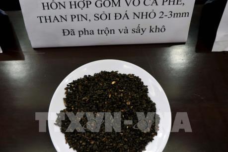 Truy tố 5 đối tượng vụ phế phẩm cà phê, cát sỏi trộn lõi pin tại Đắk Nông