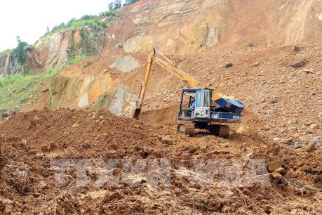 Gần 3.000 m3 đất đá bất ngờ đổ sập, đe dọa cuộc sống người dân