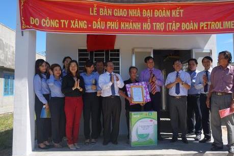 Petrolimex Khánh Hoà trao 140 nhà "Đại đoàn kết" tặng người nghèo 