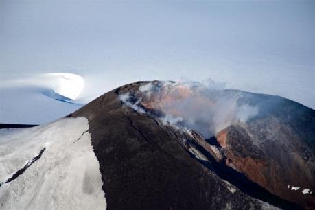Núi lửa Veniaminof ở Mỹ đã thức giấc trở lại