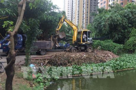 Thi công múc đất lấn chiếm hoàn nguyên hiện trạng hồ Ngòi, Hà Nội