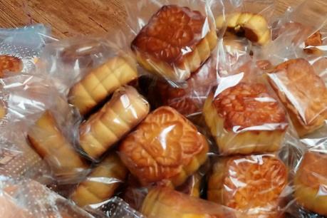 Niêm phong gần 4.000 bánh Trung thu không rõ nguồn gốc