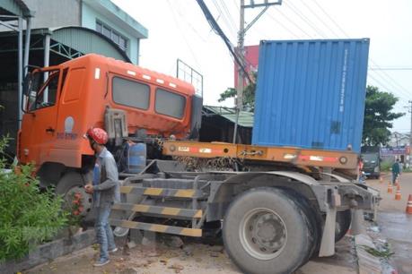 Phá vụ trộm hộp đen xe đầu kéo container
