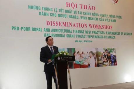 Làm thế nào để cung cấp dịch vụ tài chính bền vững cho người nghèo?