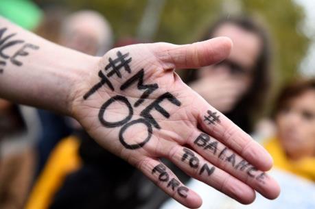 Cơn lốc #MeToo cuốn bay "chiếc ghế" của một Giám đốc truyền hình Mỹ