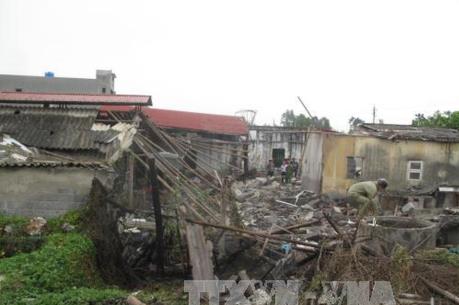 Nổ lớn làm đổ sập nhiều mảng tường một cơ sở làm bánh tráng