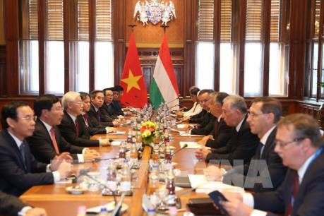 Việt Nam và Hungary ký kết nhiều văn kiện hợp tác