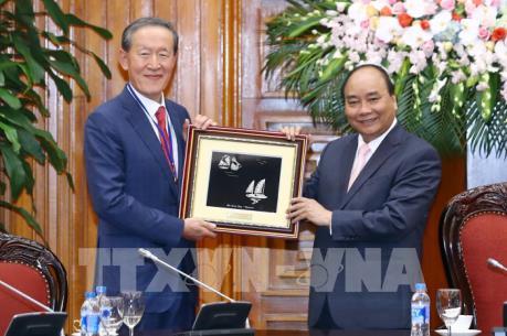 Thủ tướng Nguyễn Xuân Phúc tiếp Chủ tịch Liên đoàn Công nghiệp Hàn Quốc