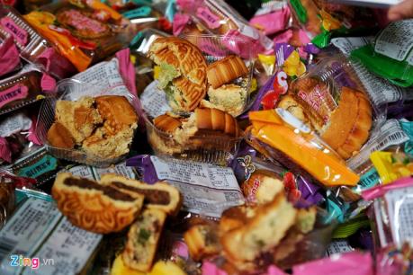 Tiêu hủy 17.600 bánh trung thu không rõ nguồn gốc