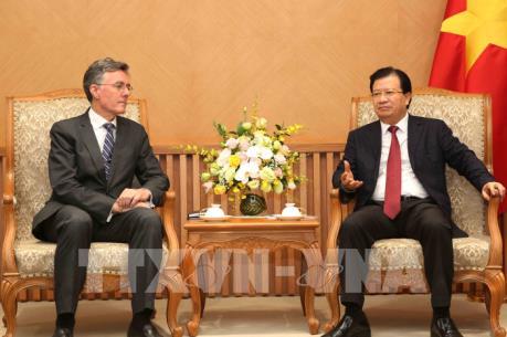 Phó Thủ tướng Trịnh Đình Dũng tiếp Phó Chủ tịch Ngân hàng AIIB