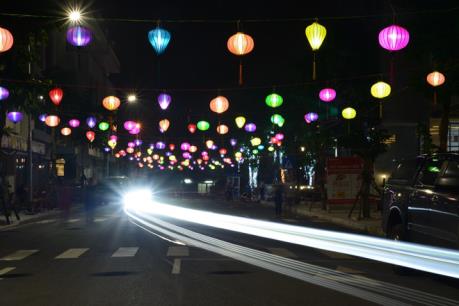 Trung thu Hà Nội thêm rực rỡ với con đường đèn lồng ở phố đi bộ Hồ Gươm