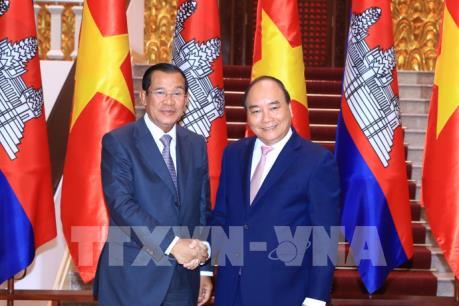Thủ tướng Nguyễn Xuân Phúc tiếp Thủ tướng Campuchia