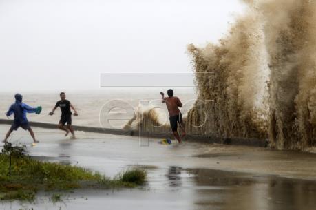 Ảnh hưởng siêu bão Mangkhut, Bắc Bộ có mưa bão, gió giật cấp 13