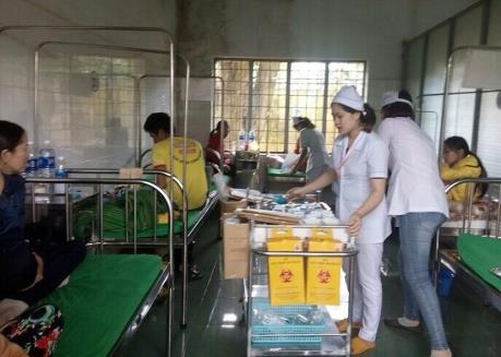 Quảng Trị: 25 người nhập viện sau khi ăn tiệc cưới