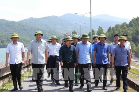 Phó Thủ tướng Trịnh Đình Dũng kiểm tra công tác phòng chống bão số 6 tại Quảng Ninh 