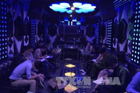 Phát hiện nhiều "dân chơi" phê ma túy tại quán karaoke
