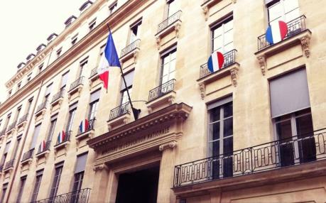 Bộ Giáo dục Pháp cắt giảm 1.800 nhân viên