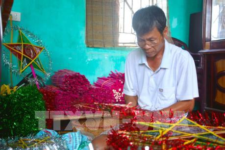 Làng nghề truyền thống làm đèn ông sao nhộn nhịp vào mùa