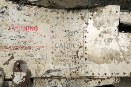 Phát hiện vật thể nghi là bộ phận của máy bay rơi xuống biển Quảng Bình