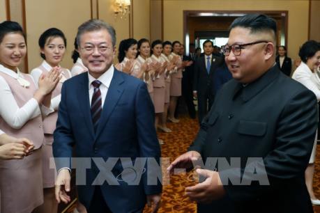 Lãnh đạo các đảng tháp tùng Tổng thống Hàn Quốc gặp nhà lãnh đạo Quốc hội Triều Tiên