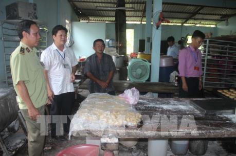 Niêm phong hơn 1.000 bánh trung thu không đảm bảo vệ VSATTP
