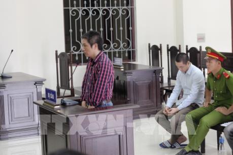 Tuyên phạt các đối tượng buôn lậu xe Lexus qua biên giới 