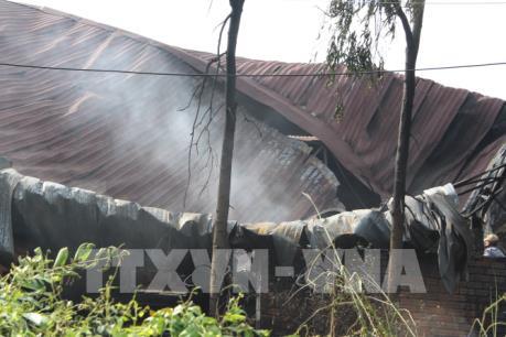 Cháy cơ sở tái chế phế liệu ở Bình Dương