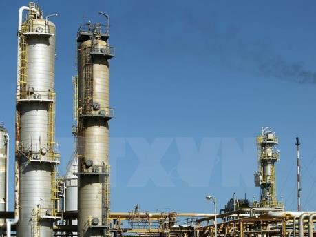 Bất chấp tranh cãi thương mại, giao thương về năng lượng vẫn mạnh