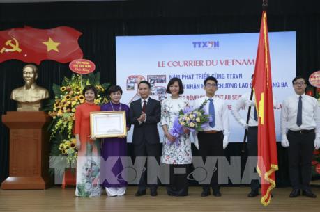 Tờ báo tiếng Pháp lâu đời nhất Việt Nam đón nhận Huân chương Lao động hạng Ba