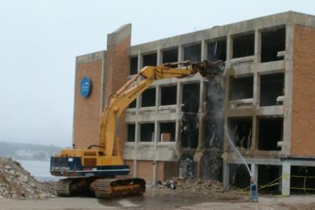 Buộc tháo dỡ trường học 4 tầng xây dựng trái phép