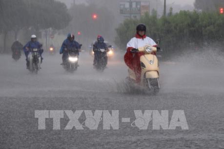 Tp. Hồ Chí Minh: Mưa lớn gây ngập và ùn ứ tại một số tuyến đường