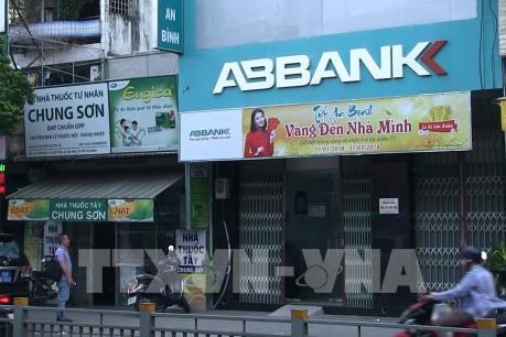 Siết chặt an ninh tại các trụ sở ngân hàng ở Tp. Hồ Chí Minh