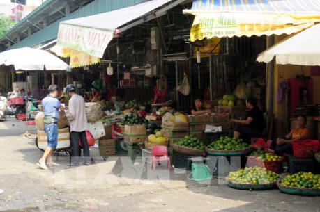 Vụ “bảo kê” tại chợ Long Biên: Tạm đình chỉ một Phó Ban quản lý