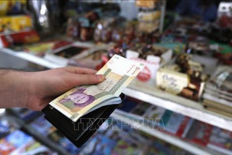 Đồng rial của Iran giảm xuống mức thấp kỷ lục