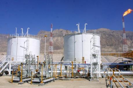 Ấn Độ ngừng mua dầu thô của Iran từ tháng 11 tới