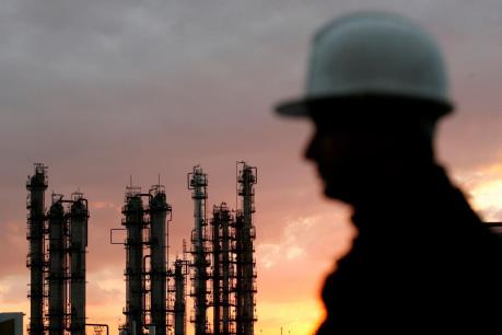 Giá dầu châu Á vẫn ở quanh mức cao nhất trong bốn năm