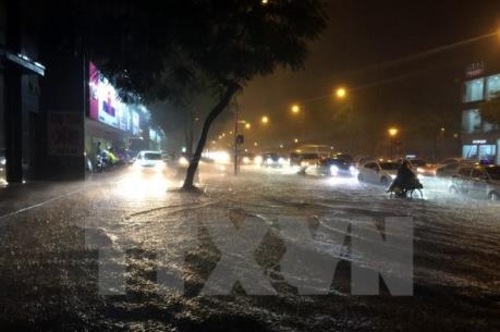 Dự báo thời tiết đêm 2/10: Tây Nguyên và Nam Bộ đề phòng dông, lốc