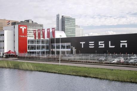 Hãng xe ô tô điện Tesla đối mặt với một vụ kiện nữa