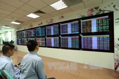 Chứng khoán 4/10: Cổ phiếu ngân hàng bứt phá, VN-Index tăng hơn 3 điểm