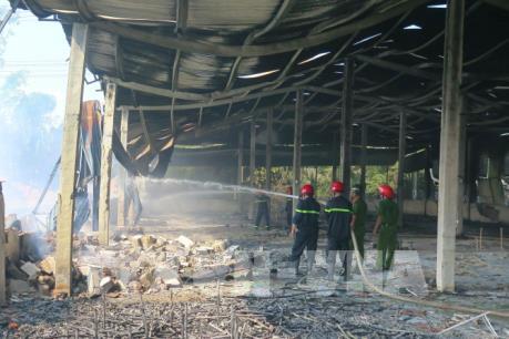 Cháy lớn tại xưởng sản xuất bàn ghế nhựa xuất khẩu