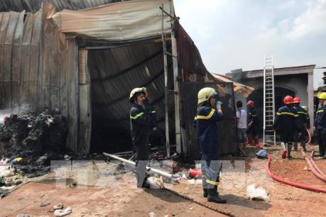 Cháy rụi cơ sở thu mua phế liệu tại T.p Hồ Chí Minh