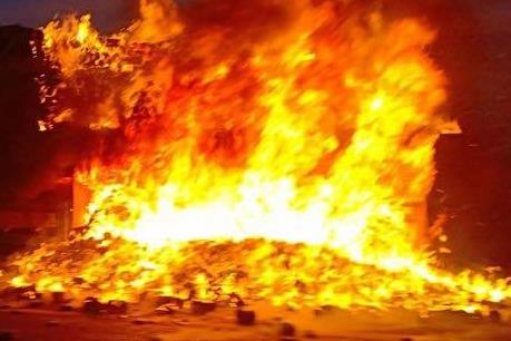 Làm rõ nguyên nhân vụ cháy hai ki-ốt trên phố Chùa Láng