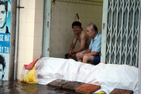 Cần Thơ ngập sâu do triều cường gây khó cho sinh hoạt của người dân