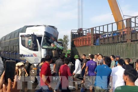 Nghệ An: Tai nạn giao thông gây ách tắc Quốc lộ 1A trong nhiều giờ