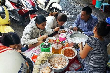 Từ 20/10, người bán thức ăn đường phố sẽ bị phạt tới 1 triệu đồng nếu vi phạm lỗi này