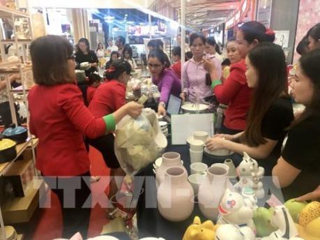 250 doanh nghiệp tham gia Hội chợ quốc tế quà tặng hàng thủ công mỹ nghệ Hà Nội